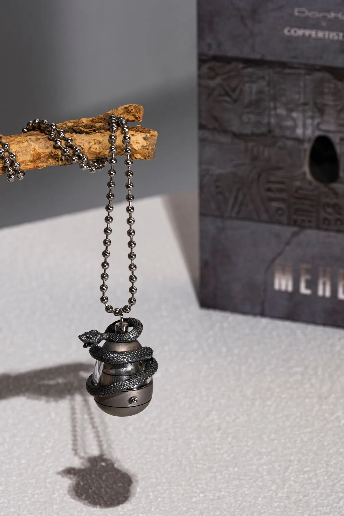 TAU — Collier mit Solitär